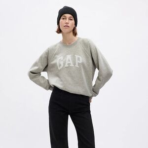GAP Women’s Holiday Logo Crew Neck Sweatshirt Size Medium Light Heather